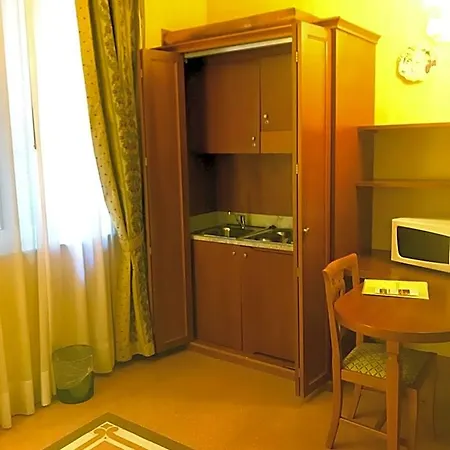 酒店 Residenza D'aragona 4*