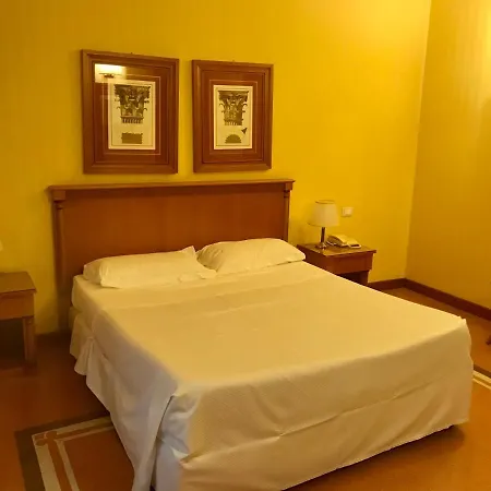 Hotel Residenza D'aragona 4*
