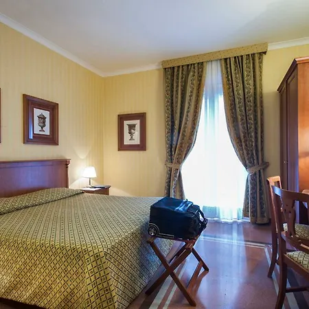 فندق Residenza D'aragona 4*