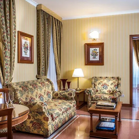 فندق Residenza D'aragona 4*
