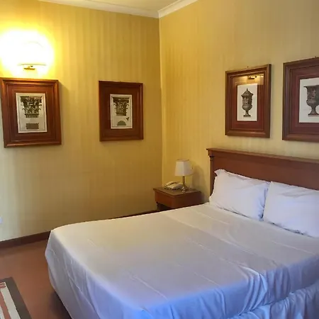 فندق Residenza D'aragona 4*